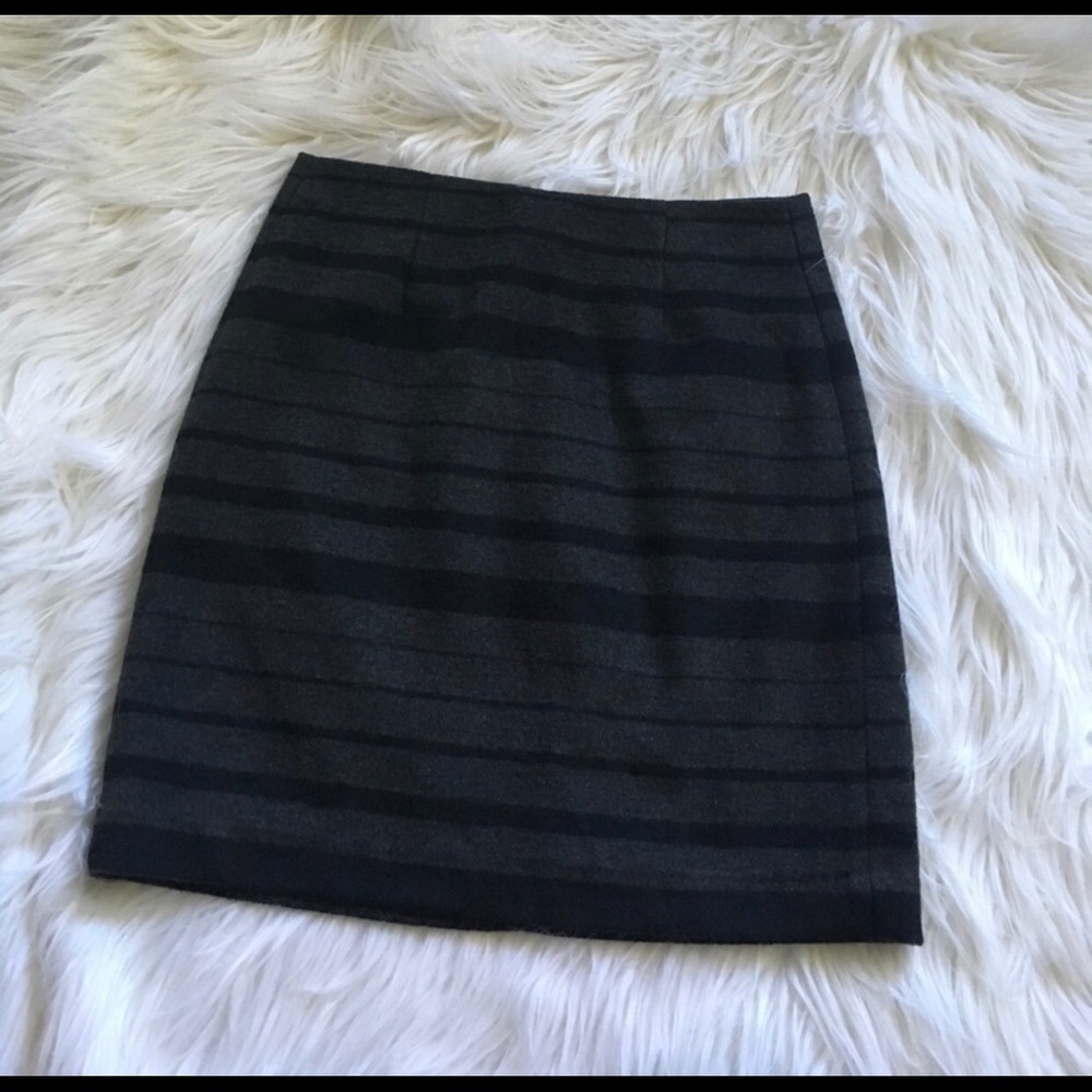 Banana Republic black and gray skirt😍😍