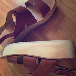 Koolaburra Margaux saddle sandal platform wedges
