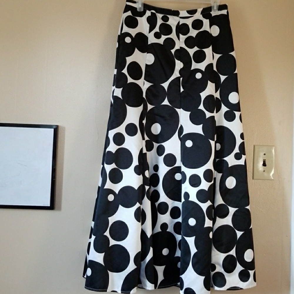 Circled elegant skirt