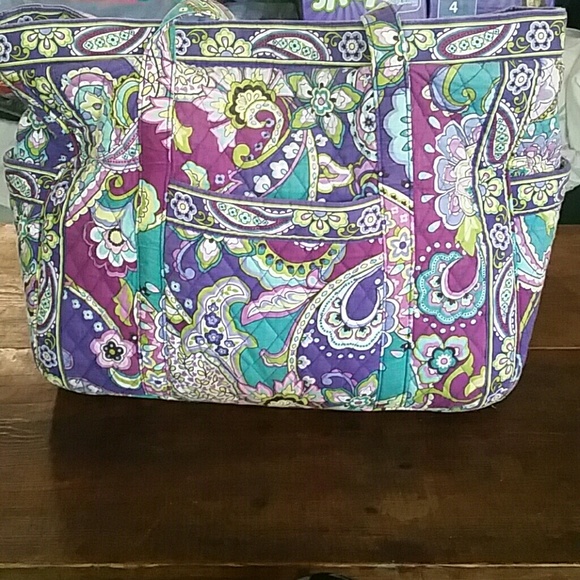 Vera Bradley Handbags - Vera Bradley paisley carry away tote