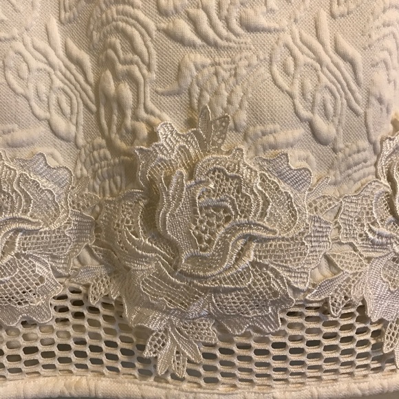 Express White Laced Crop - Picture 2 of 3