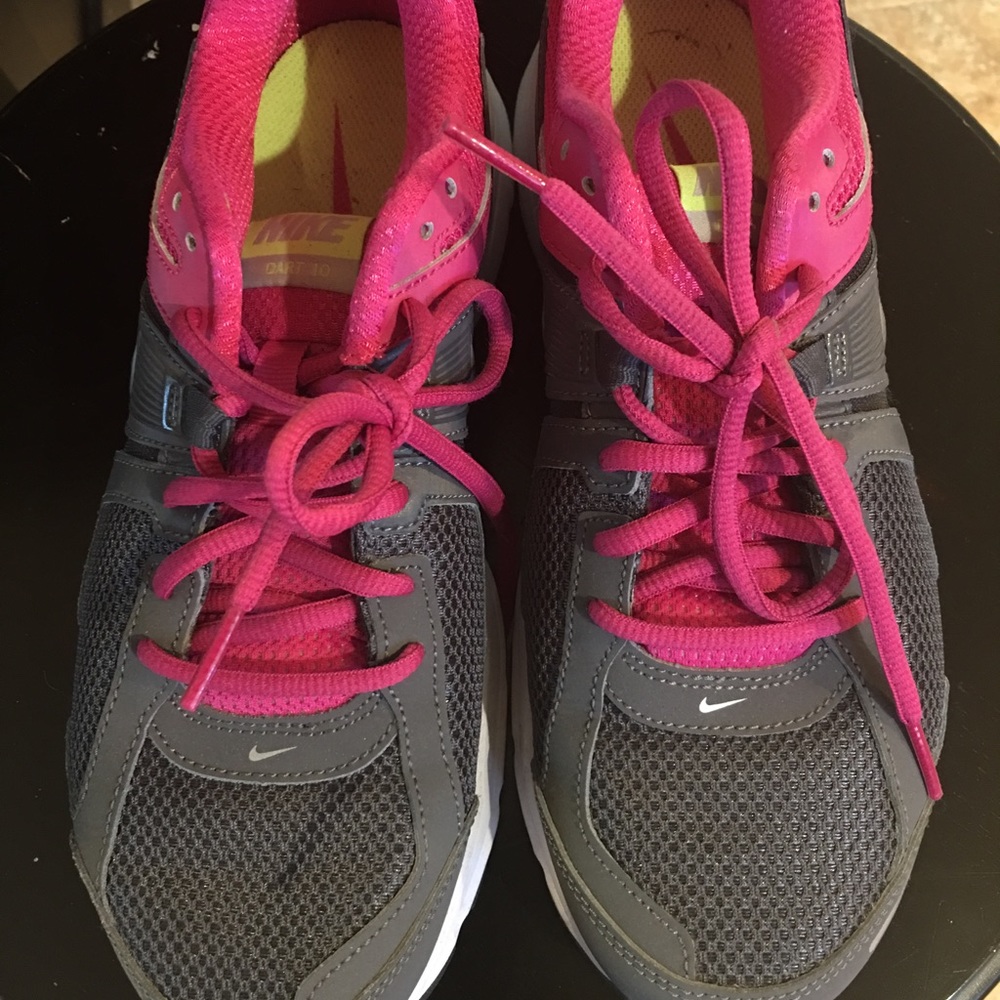 Nike Dart 10-Women's size 9