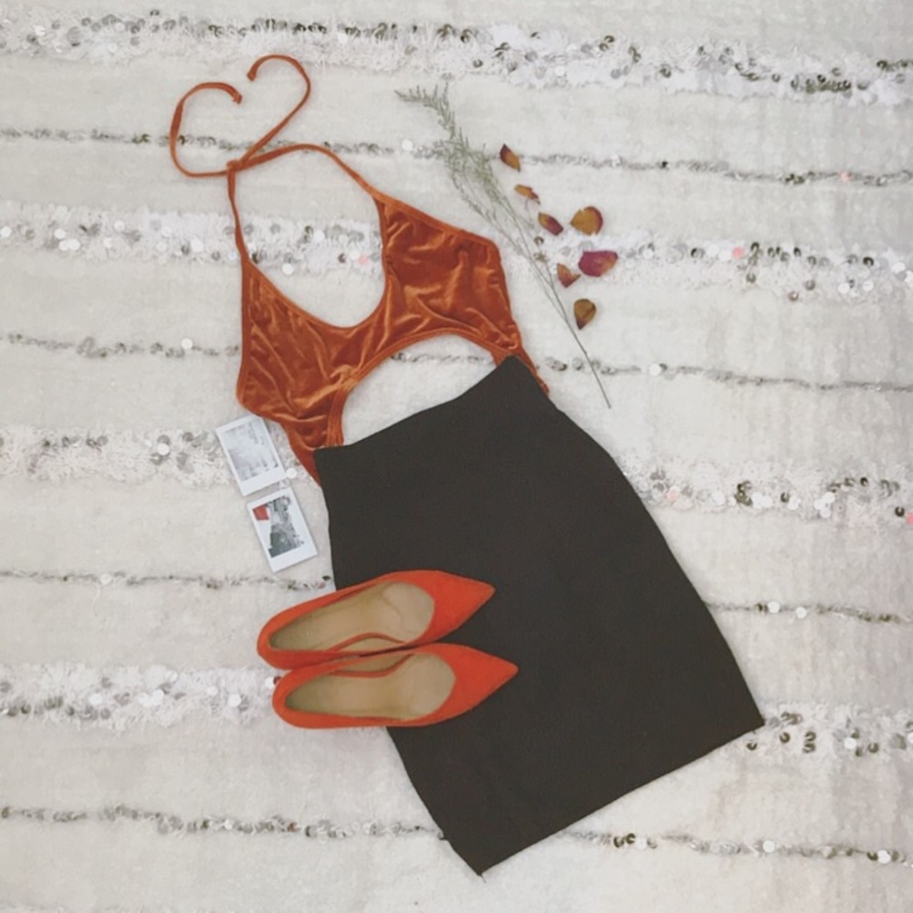 • Bodycon • Black Sweater Mini Skirt •