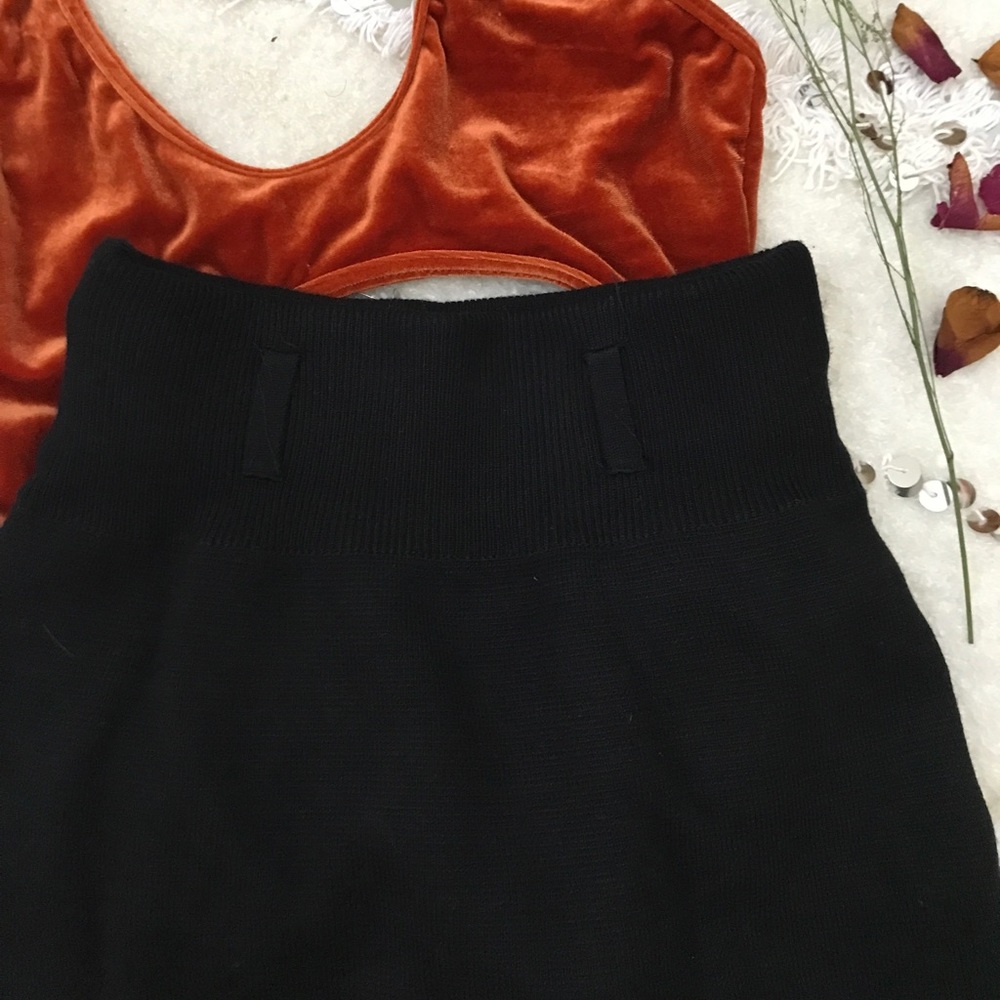 • Bodycon • Black Sweater Mini Skirt • - Picture 3 of 3