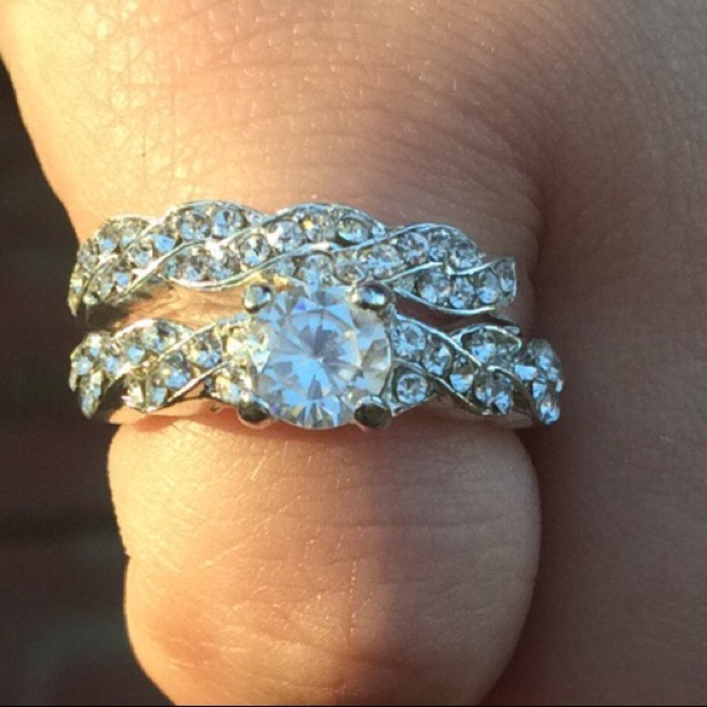SOLD NWOT Wedding Set