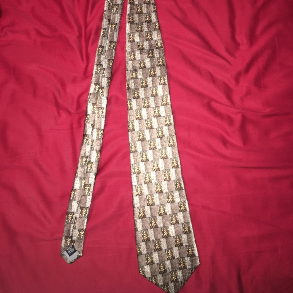 Stafford, Graphic tie