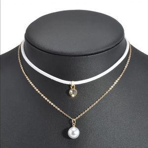 Choker necklace white pearl rhinestone