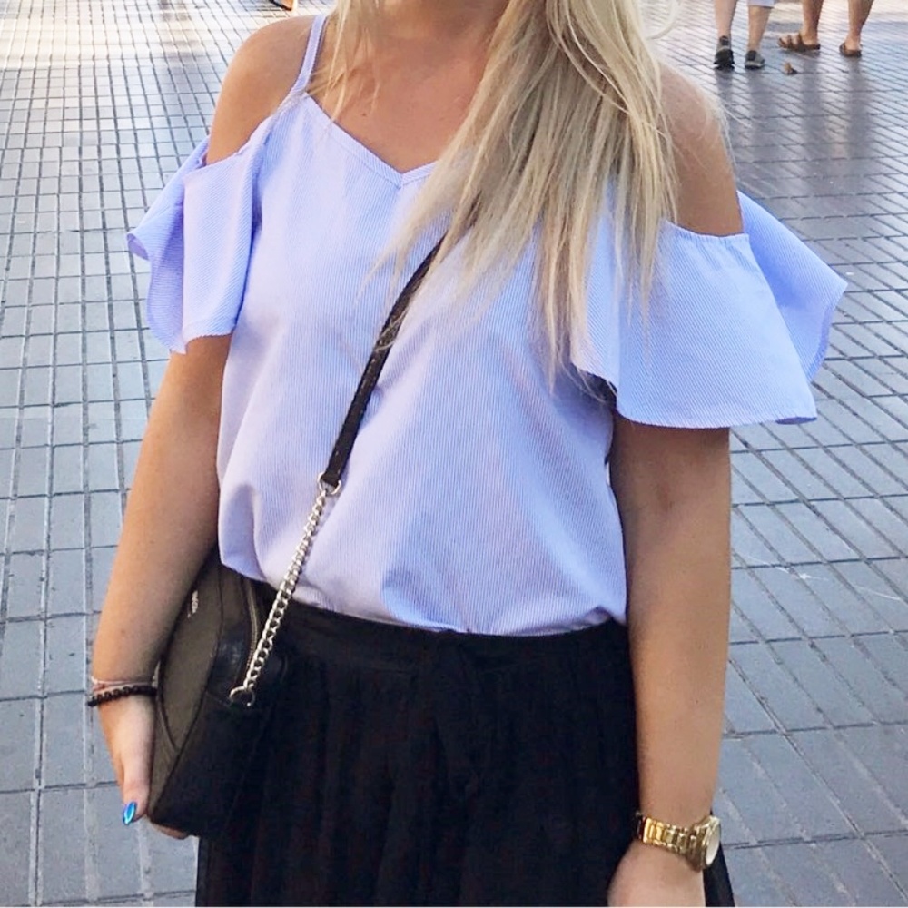LAST ONE! Cold shoulder pin striped top - Picture 2 of 3