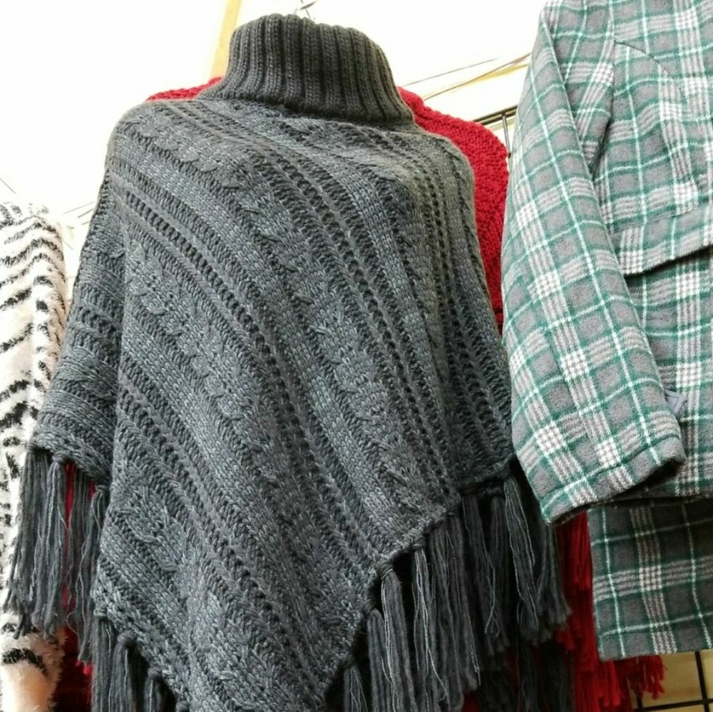 Poncho chunky knit turtle neck
