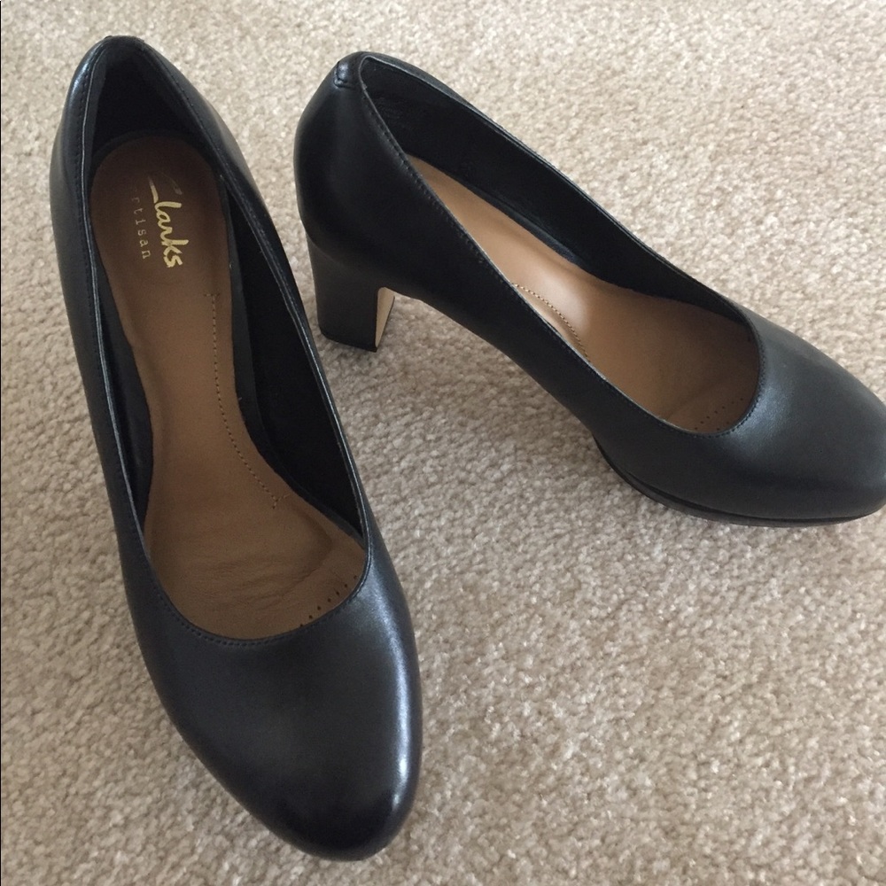 Black clacks heels