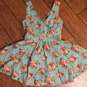 Host pick!🎉 Floral Vintagey dress