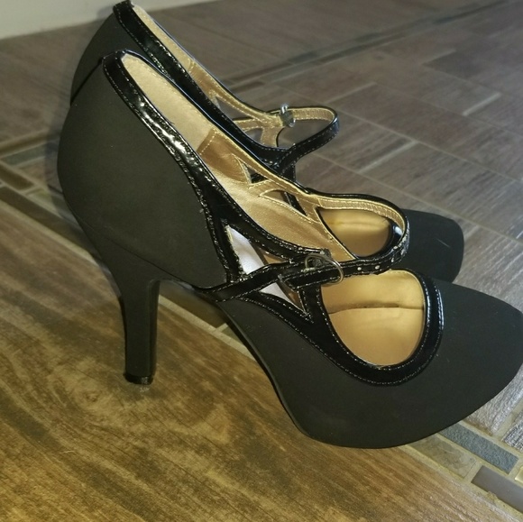 Heels - Picture 2 of 4