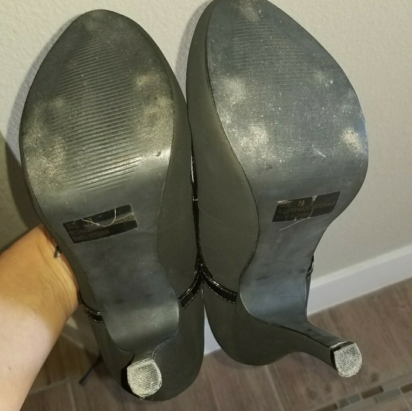 Heels - Picture 3 of 4