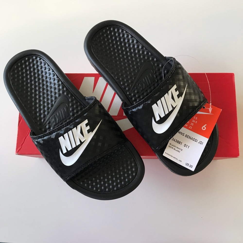 Nike Benassi Slides