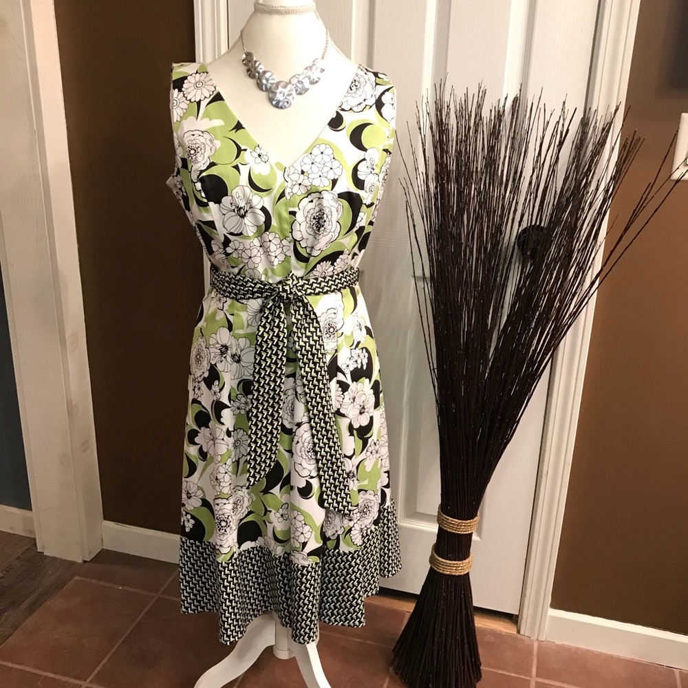 Sleeveless dress