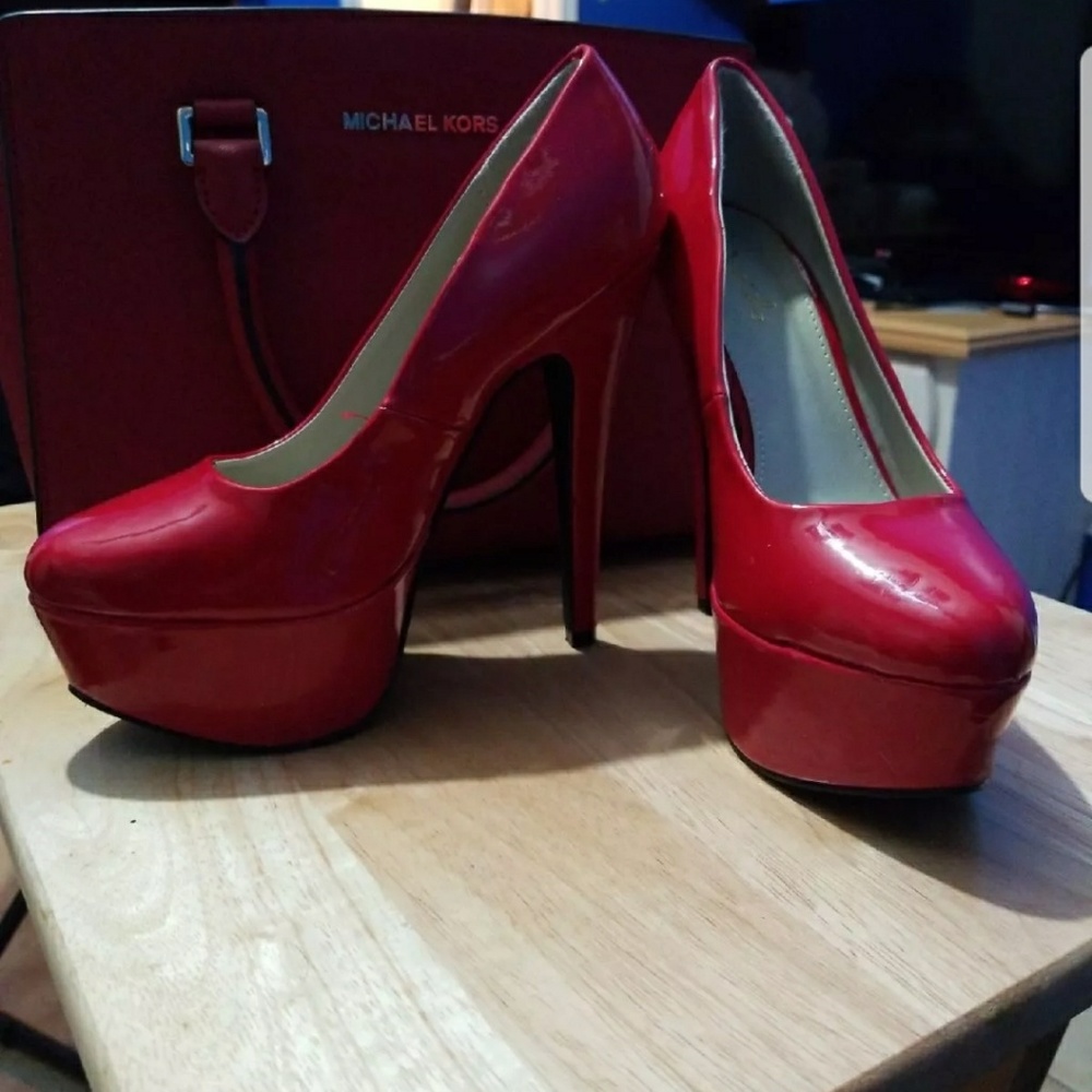 Red Pumps