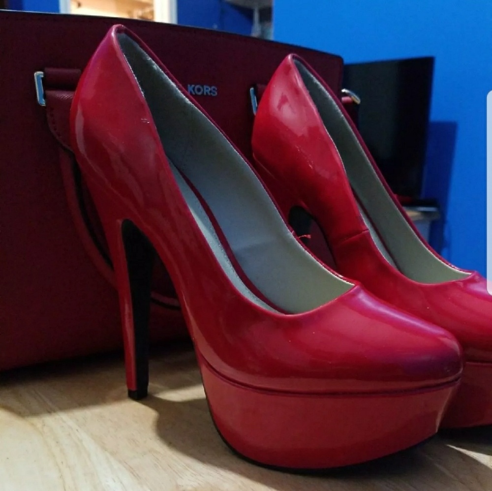 Red Pumps - Picture 2 of 3