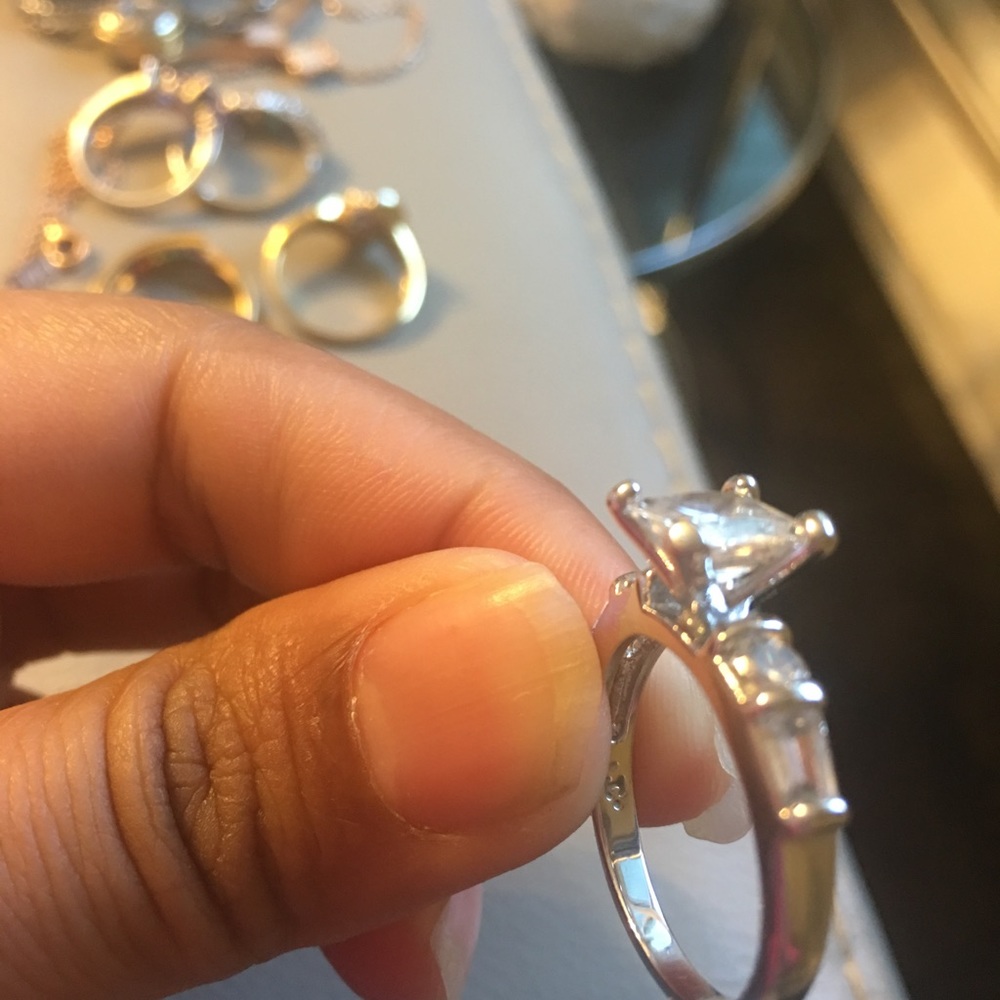 Silver ring - Picture 2 of 3