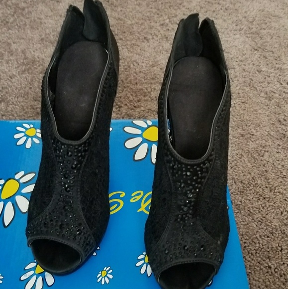 Black lace heels - Picture 2 of 4