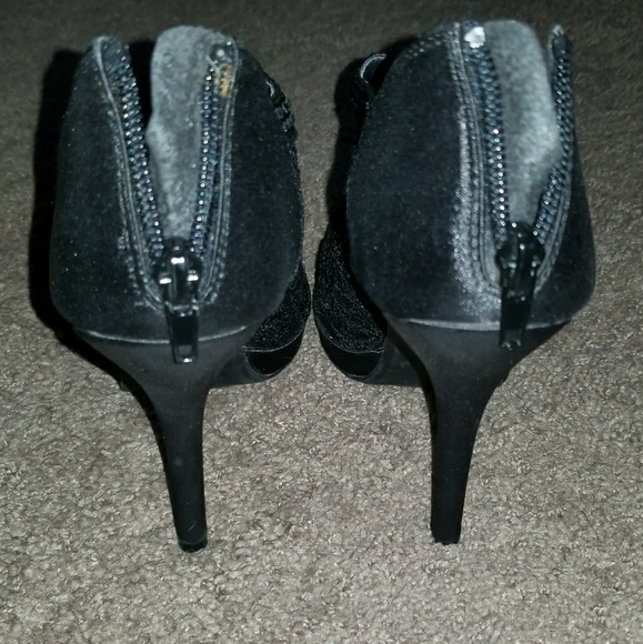 Black lace heels - Picture 3 of 4