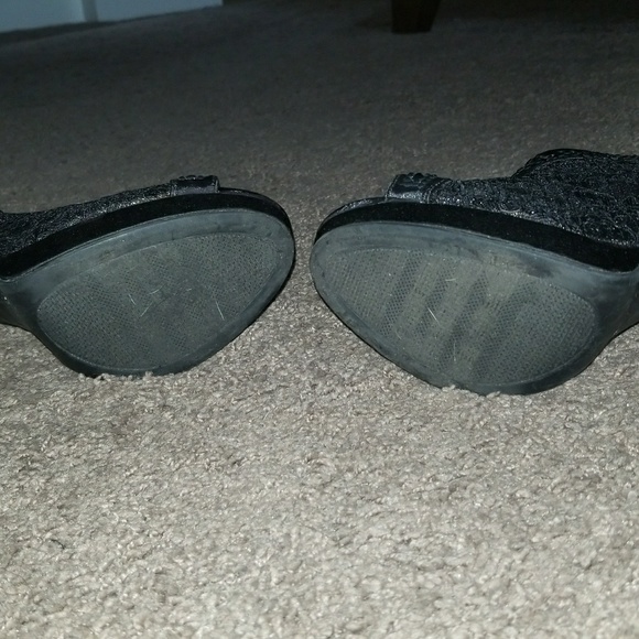 Black lace heels - Picture 4 of 4