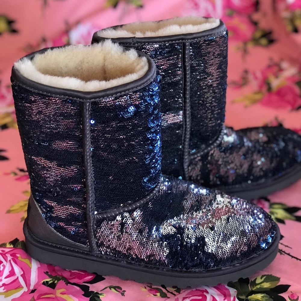 Ugg short boots silver blue Sequin sparkly size 7 USA y2k vintage two tone new