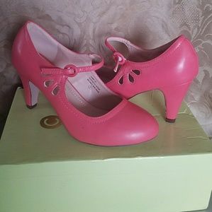 Chase & Chloe Coral Mary Janes Size 8