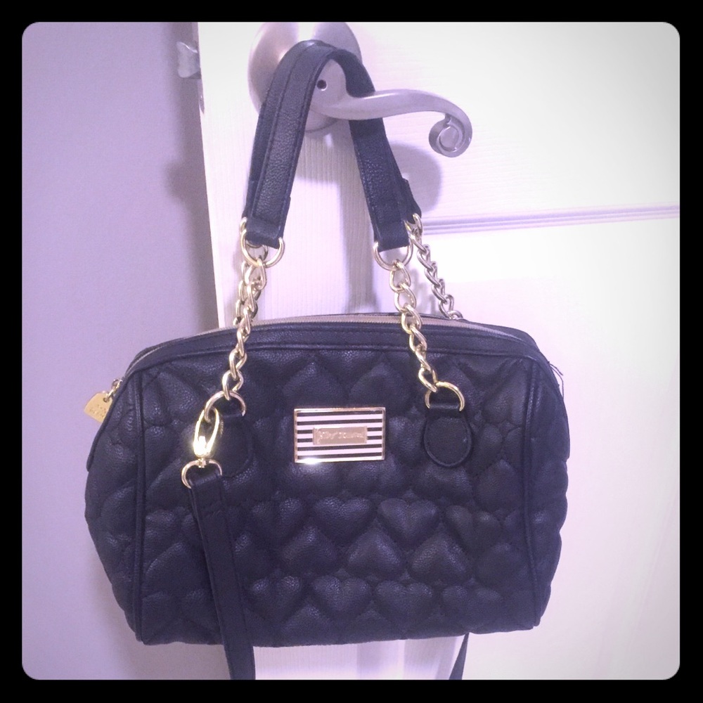 Authentic quilted 🖤Betsey Johnson crossbody