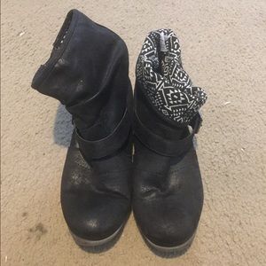 Rock & Candy worn size 10 black boots!