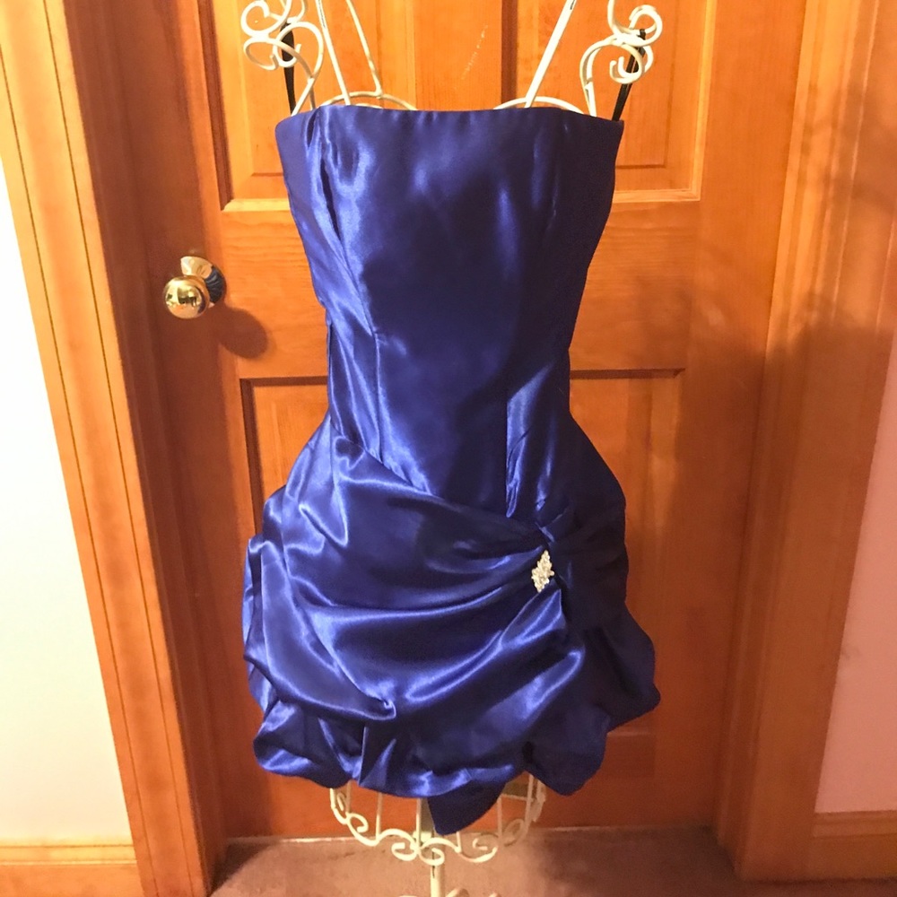 Elegant blue formal dress
