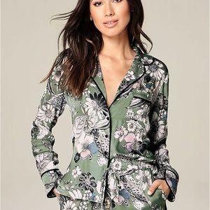 New Bebe green silk top