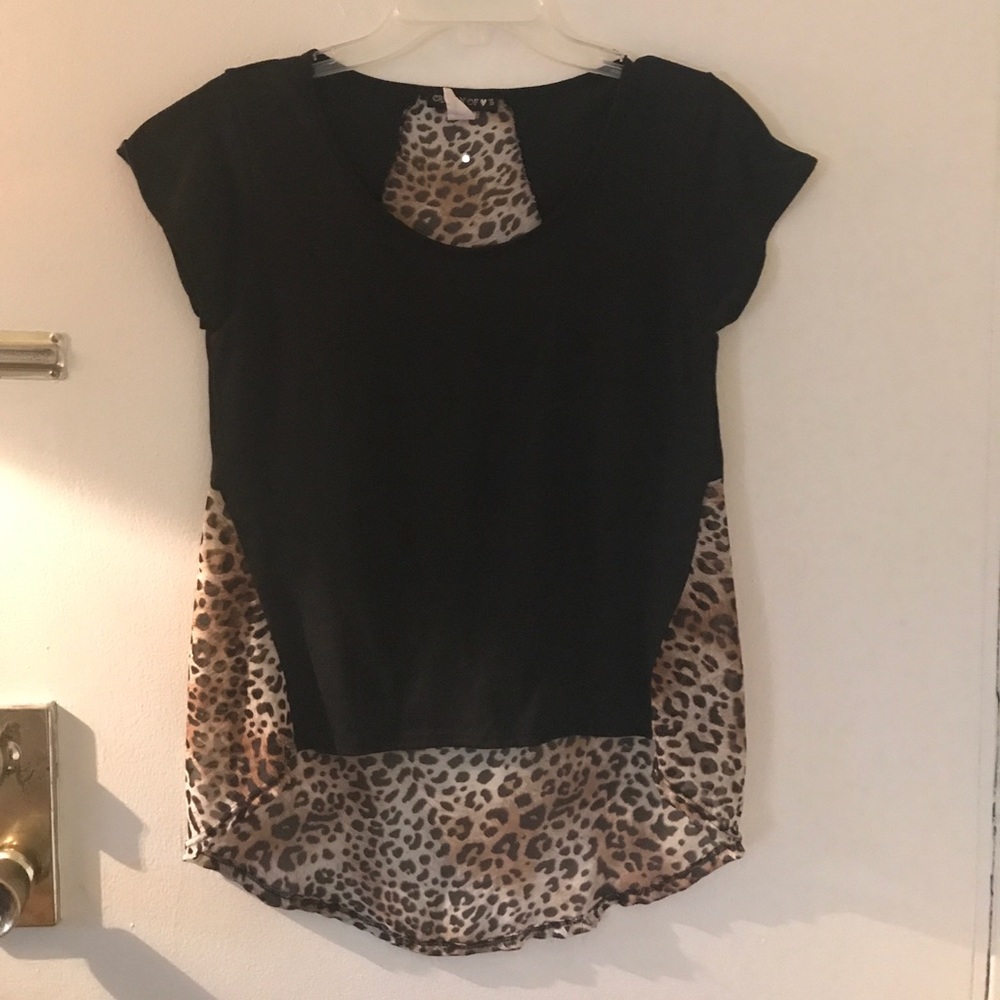 SALE 🌶 Black and cheetah top