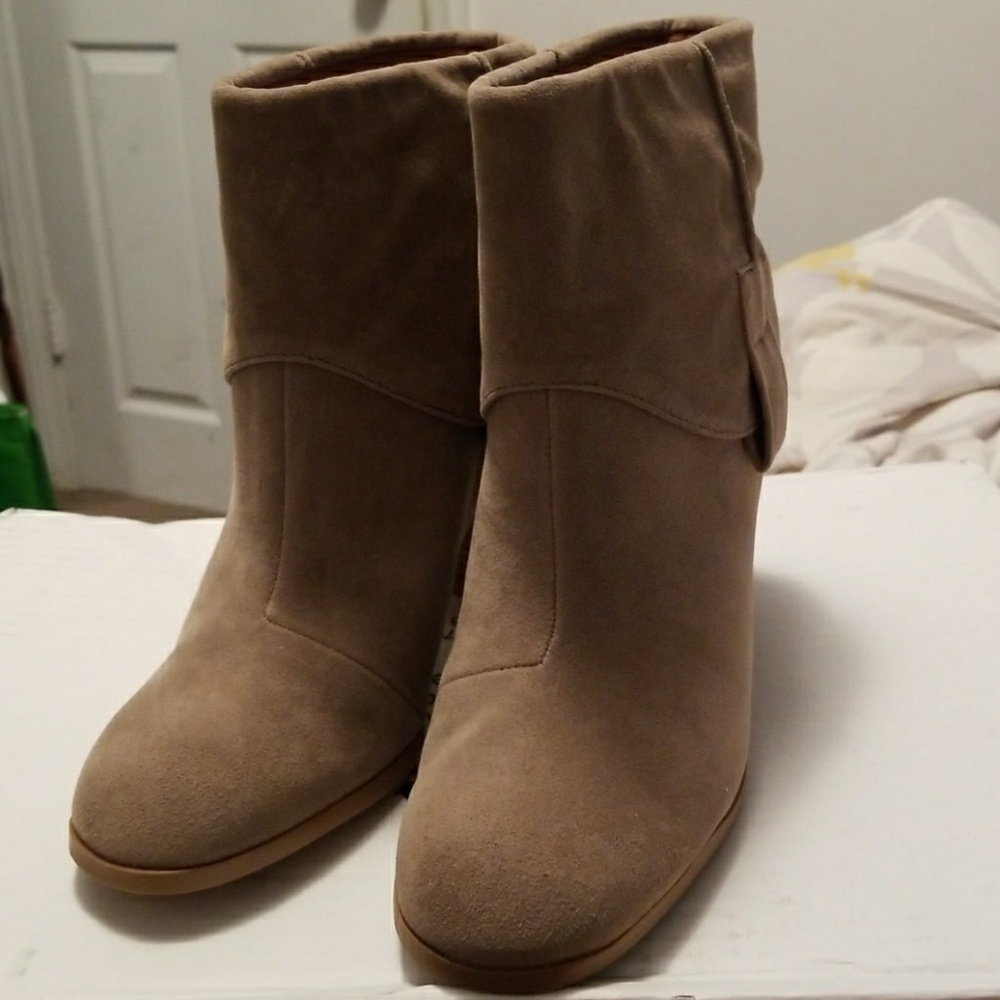 NWT Super Cute Ankle Booties