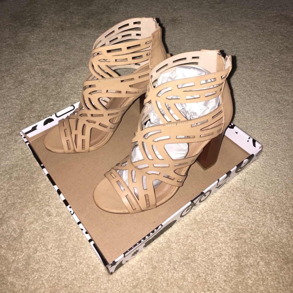 Peep toe nude booties!