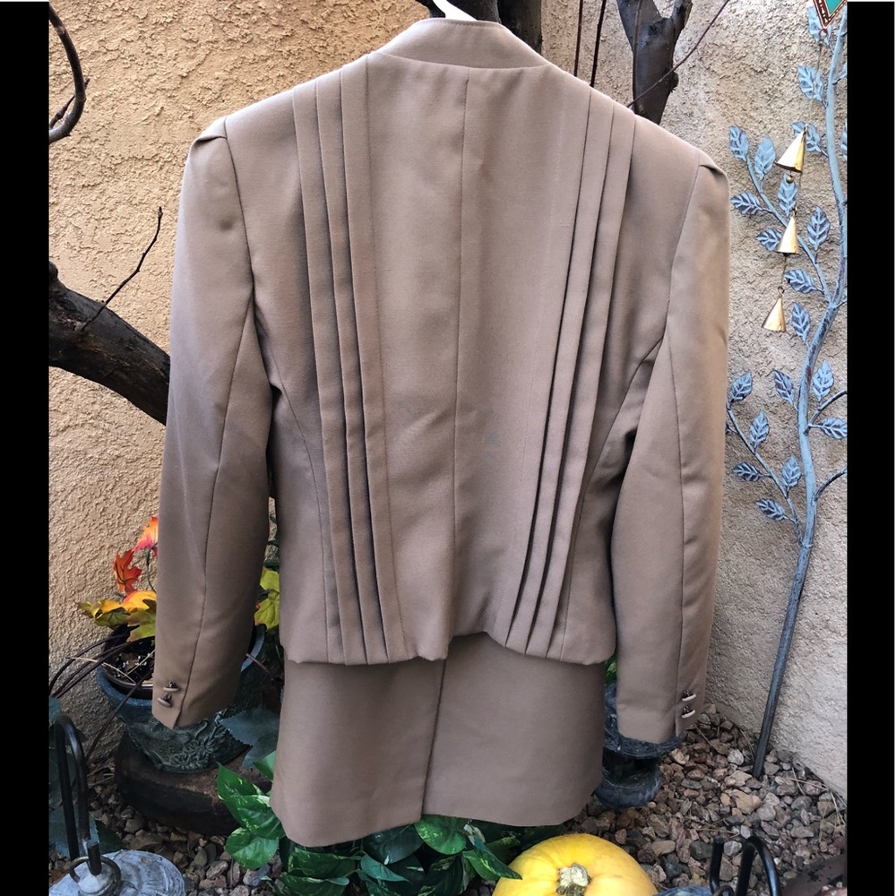 Sarah Taylor- Skirt & jacket π - Picture 2 of 8