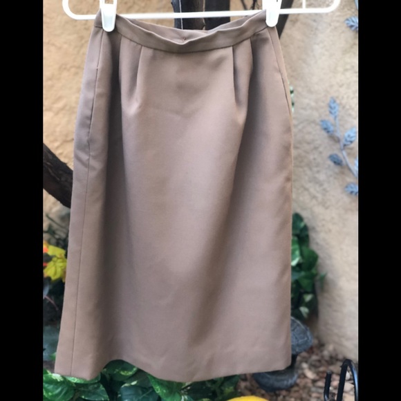 Sarah Taylor- Skirt & jacket 🍁 - Picture 3 of 8