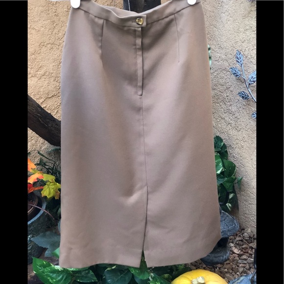 Sarah Taylor- Skirt & jacket 🍁 - Picture 4 of 8