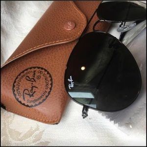 Ray Ban Aviators. Black/Black