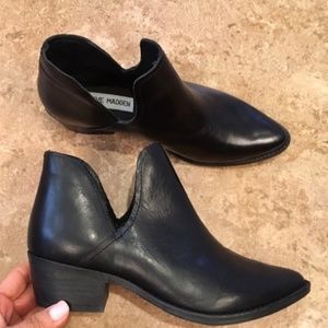 Steve Madden Austin Black Bootie NWOT