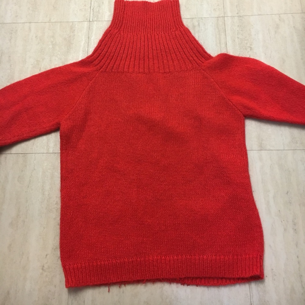 Oversized Red Sweater - Picture 4 of 7