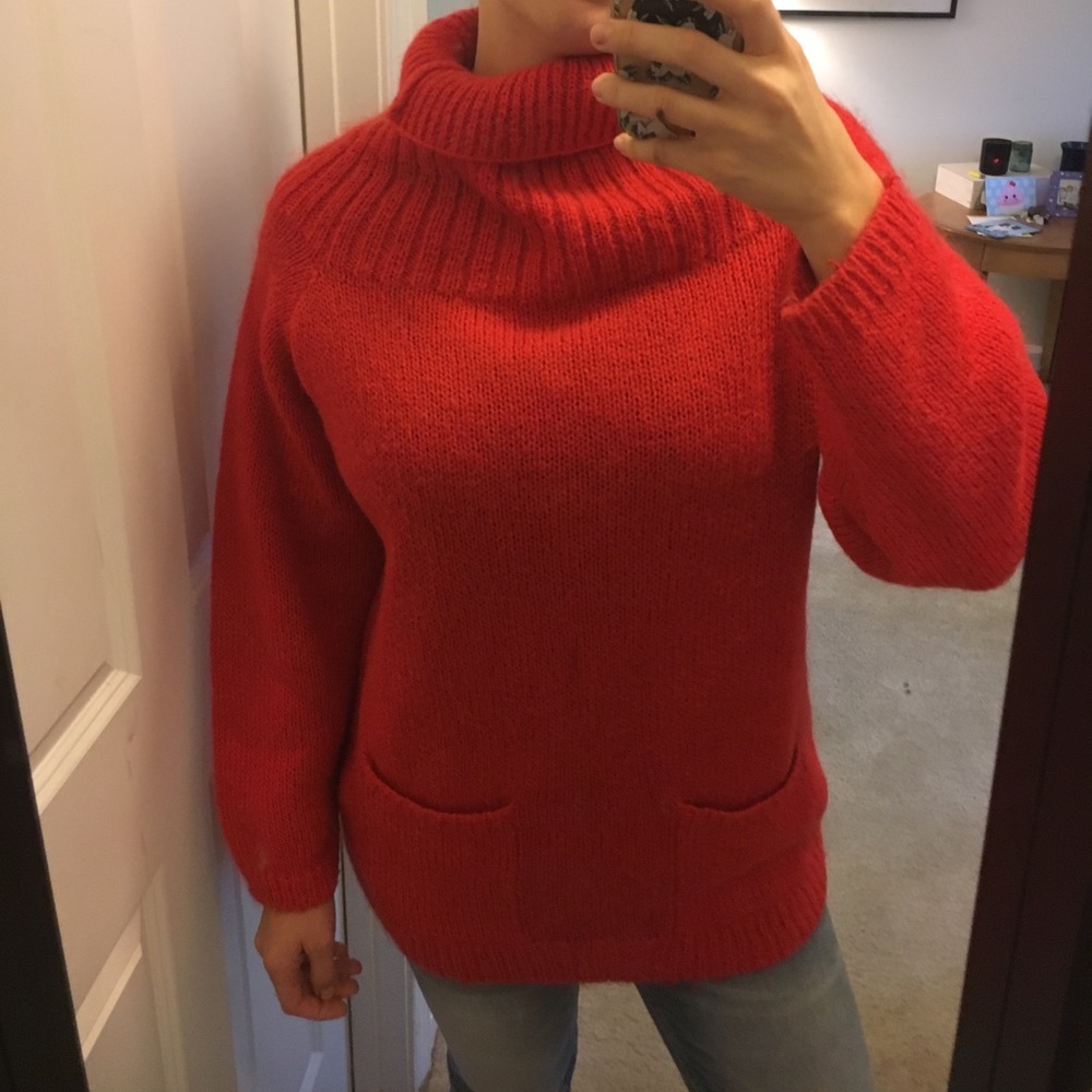Oversized Red Sweater - Picture 5 of 7