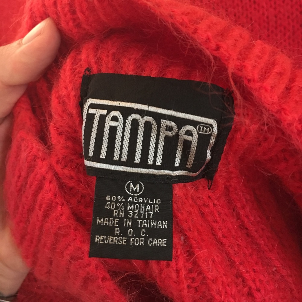 Oversized Red Sweater - Picture 7 of 7