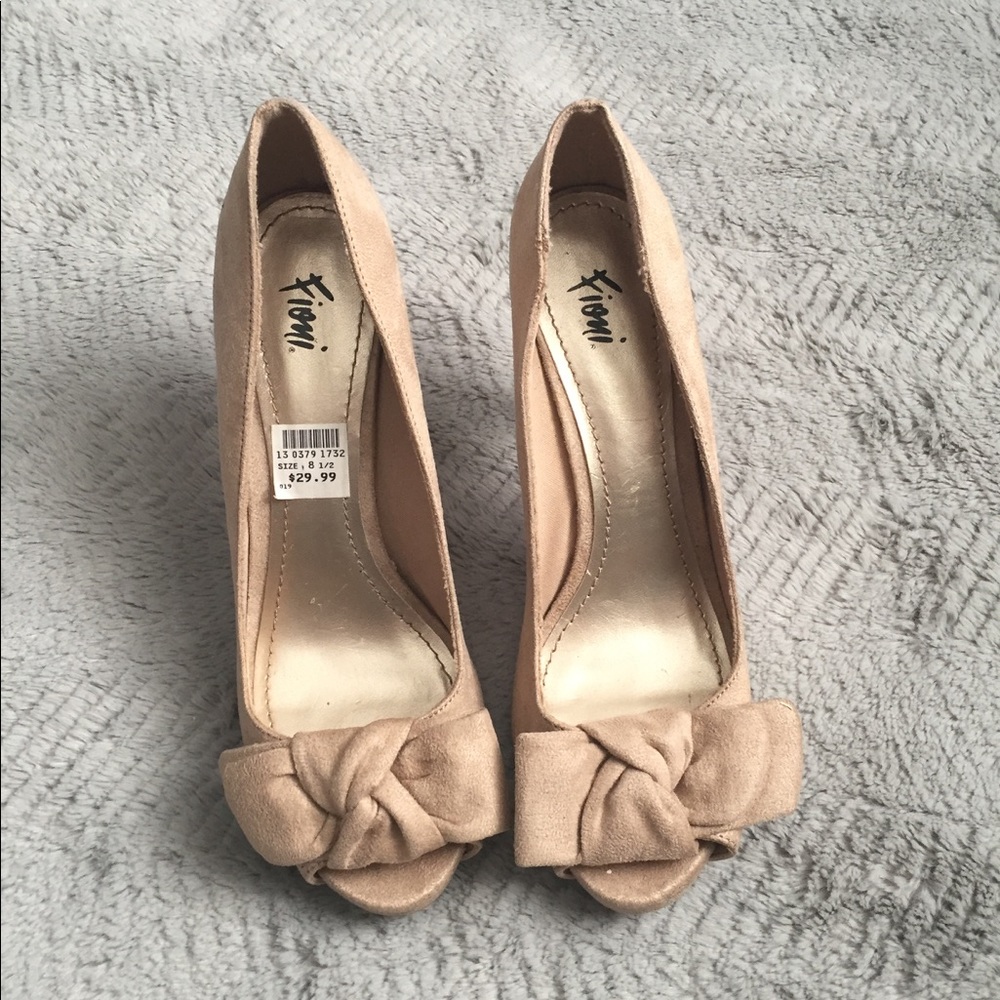 Fioni Nude Faux Suede Bow heels