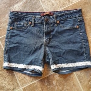 Jean shorts with lace trim