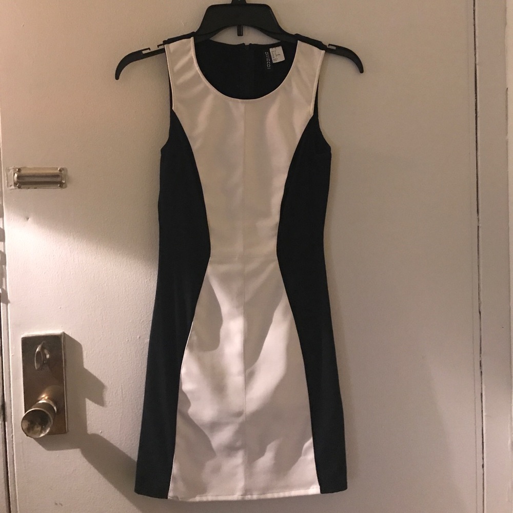 SALE 🌶 White leather and black dress