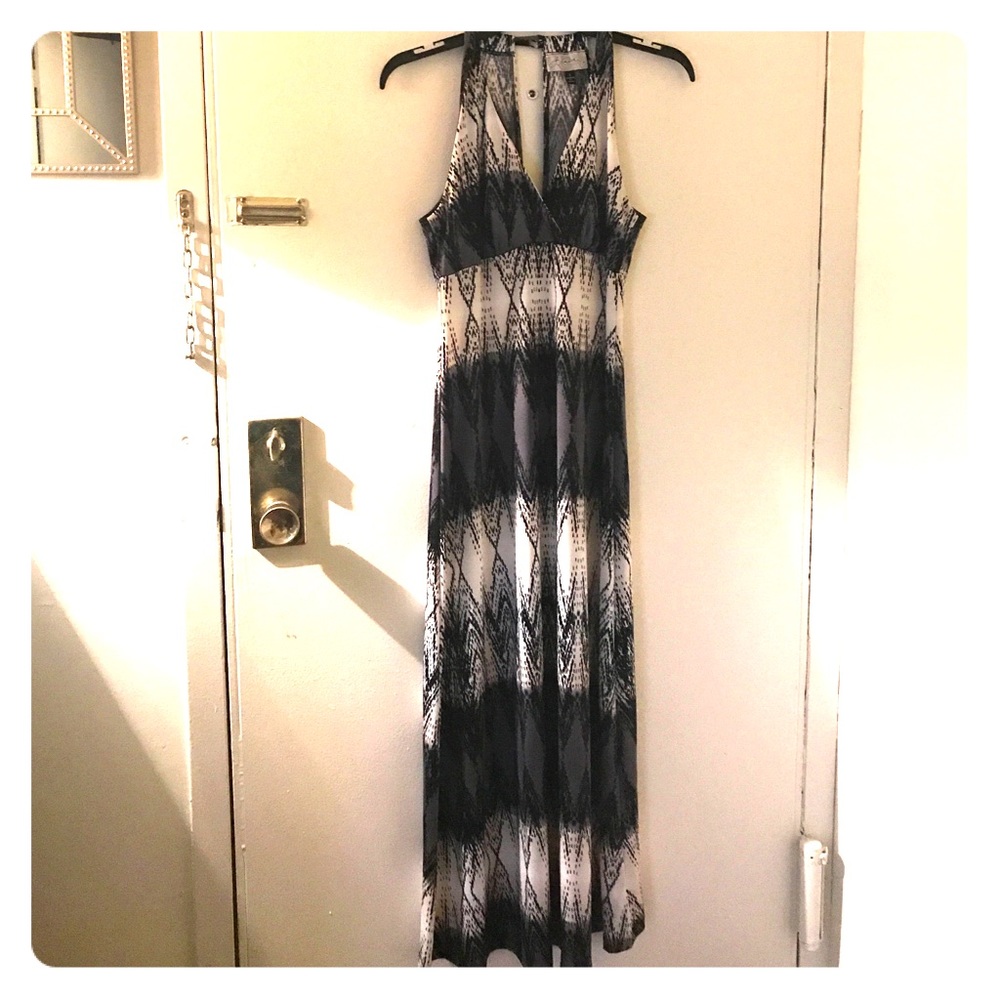 SALE 🌶 white, purple and black maxi dress