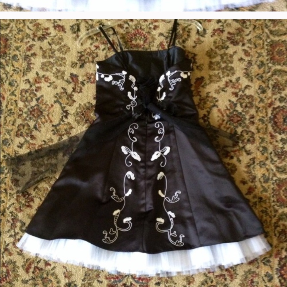 Party Dress❤️ - Picture 2 of 4