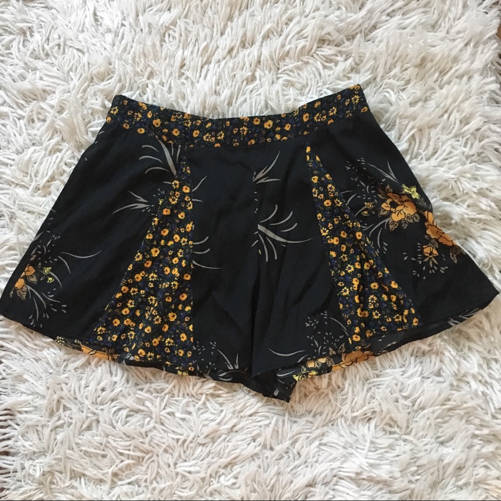 TAKING OFFERS Urban Outfitters Flowy Shorts