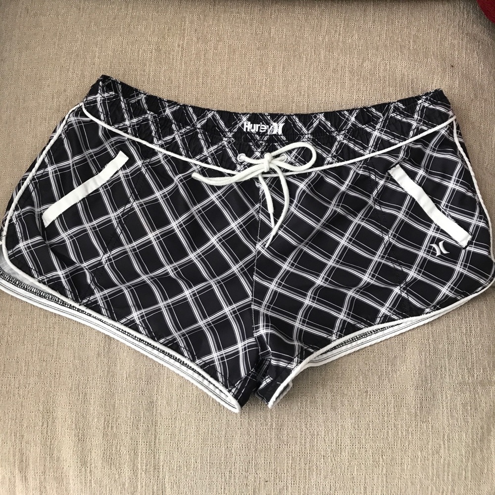 Hurley boardshorts - Black and White plaid size M