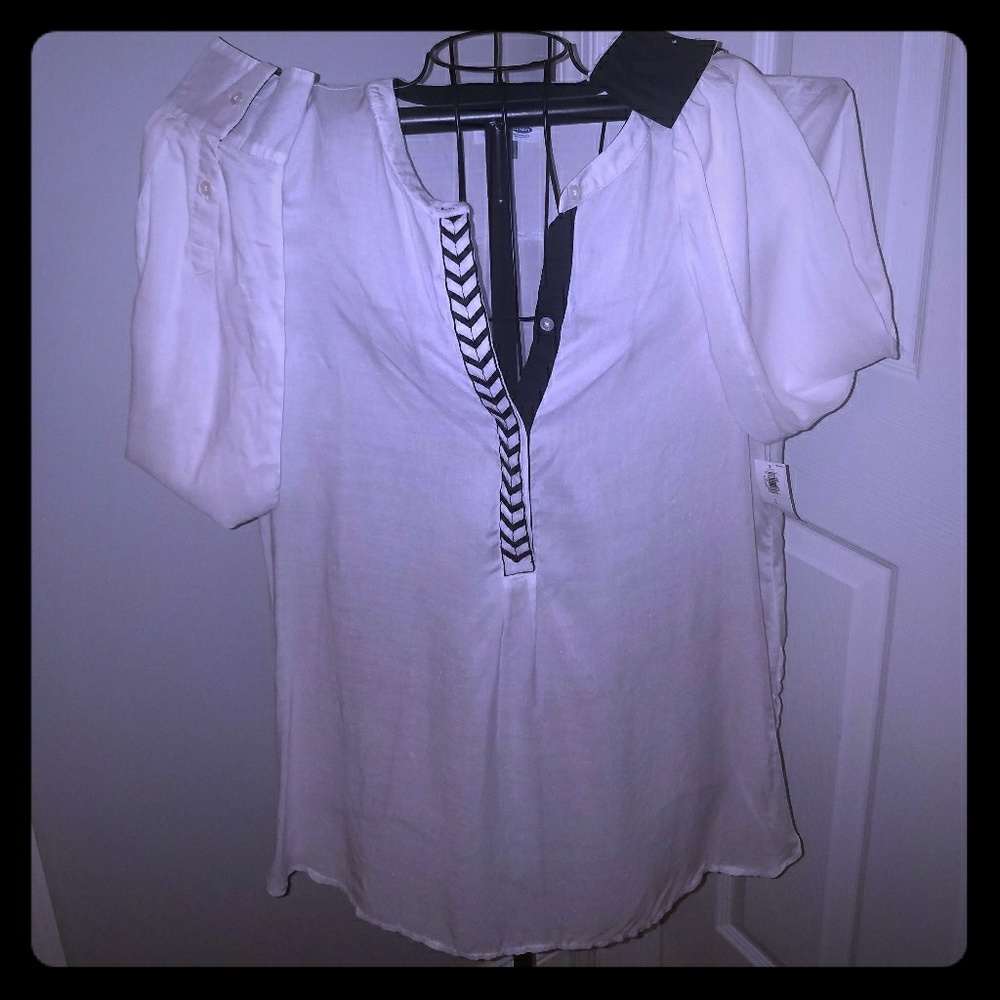 Super cute black and white tunic
